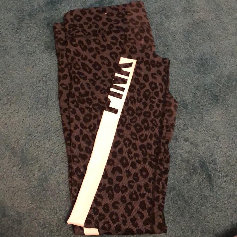 Someone Is re-buying the legging! (don’t purchase)